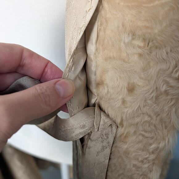 Vintage Lamb Shearling Coat in Sand – Minimalist A-Line Silhouette - Picture 8 of 14